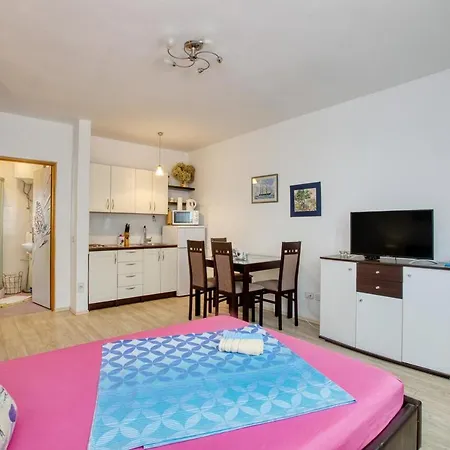 公寓 With Parking Space Stupin Celine, - 19462 罗戈兹尼察