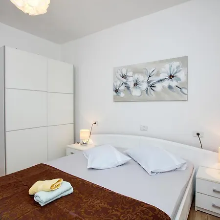 With Parking Space Stupin Celine, - 19462 Rogoznica (Sibenik-Knin)