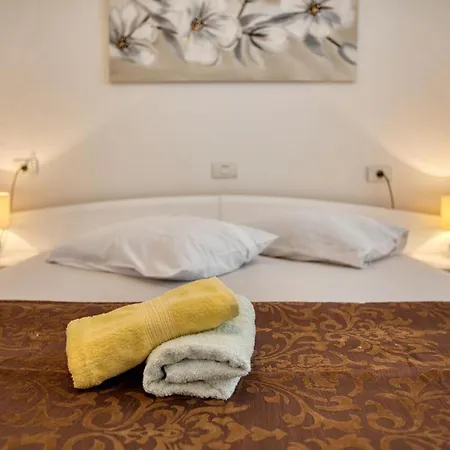 With Parking Space Stupin Celine, - 19462 * 罗戈兹尼察