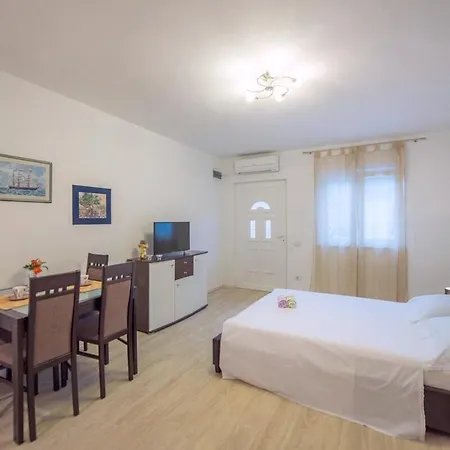 With Parking Space Stupin Celine, - 19462 罗戈兹尼察